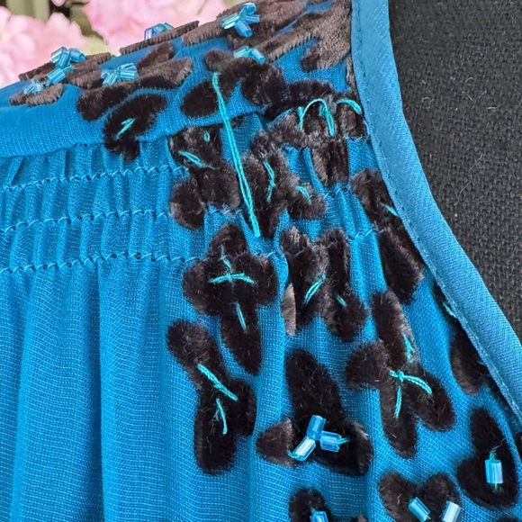 Teal colored silk crushed velvet Hale Bob top sample size - some loose threads - Picture 2 of 10
